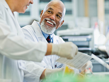 lab tech worker in the lab